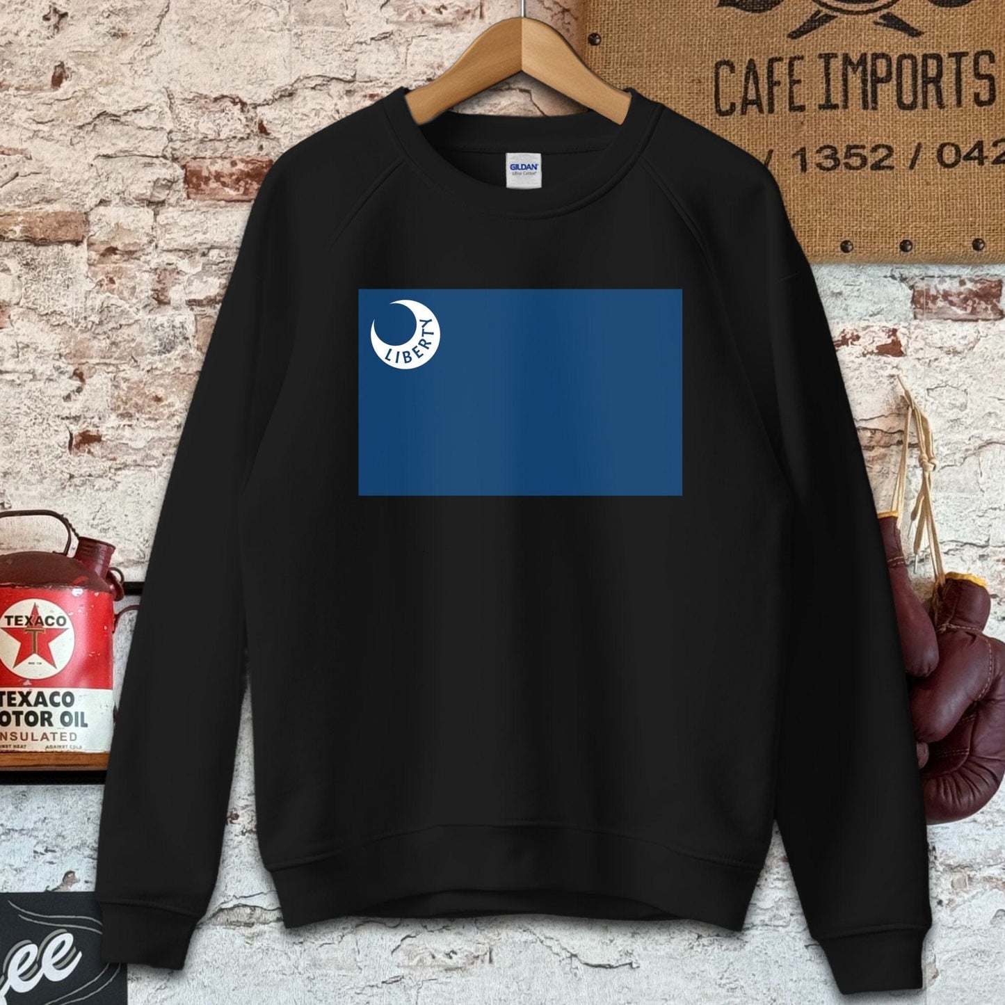 Sweatshirt / S / Black Fort Moultrie Flag Shirt